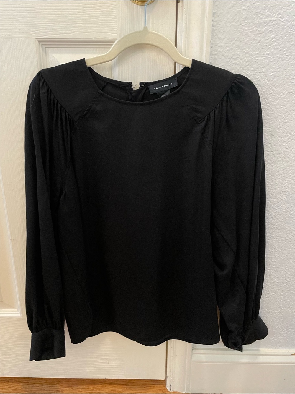Club Monaco Elegant Black Long-Sleeve Blouse with Gathered Shoulders